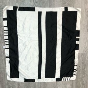 Black and white scarf